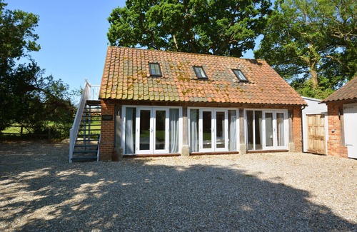 Roughton House | Blackberry Cottage - Two Bedroom House, Sleeps 4