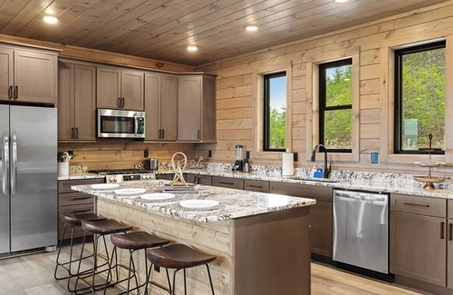 Walland Cabin | Blackberry Skies ~ Indoor Pool, Hot Tub, Theater & Stunning Mountain Views!