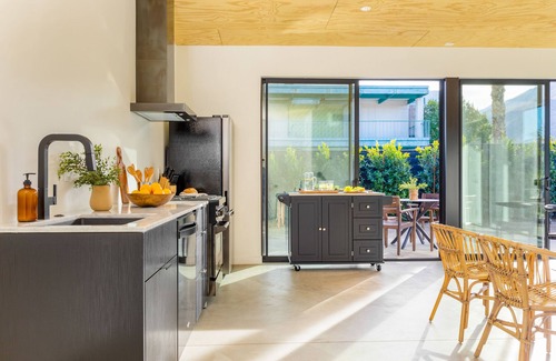 Downtown Palm Springs Apartment | Blackhaus C & D Buyout by AvantStay | Sleeps 16