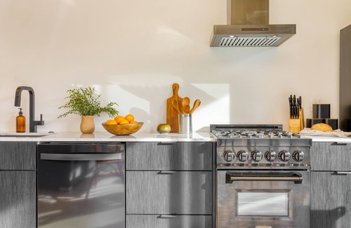 Downtown Palm Springs Apartment | Blackhaus C & D Buyout by AvantStay | Sleeps 16