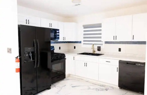 Irvington Apartment | Blackhouse II