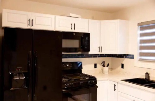 Irvington Apartment | Blackhouse II