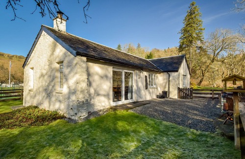 Slate Islands Cottage | Blacksmiths Cottage - a detached cottage that sleeps up to 6 guests