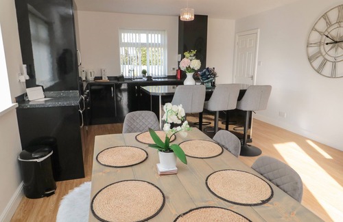 Shilbottle Cottage | BLACKSMITHS COTTAGE, pet friendly, with a garden in Shilbottle