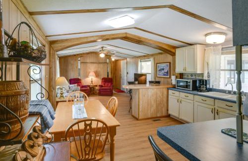 Maryneal House | Blackwell Home with Enclosed Porch Steps to Water!