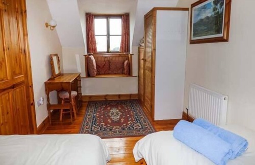 Pencader Cottage | BLAENDYFFRYN FACH, pet friendly, country holiday cottage in Llanllwni