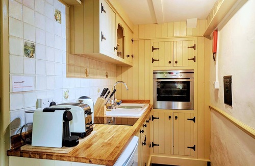 Newcastle Emlyn Cottage | Blaenfforest Rose Cottage, Newcastle Emlyn