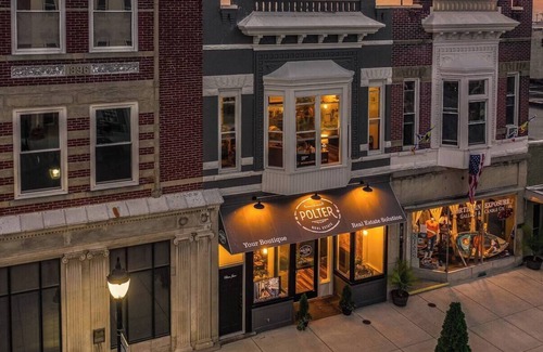 Port Clinton Apartment | “Blame Jaime” downtown, the heart of all the fun!