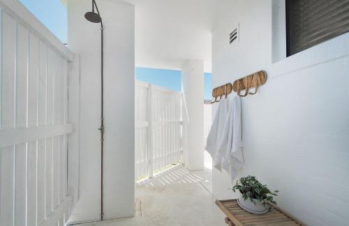 Crescent Head House | Blanc Whole House