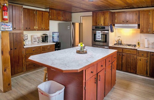 Dundee House | Blarney Bay on Waneta Lake