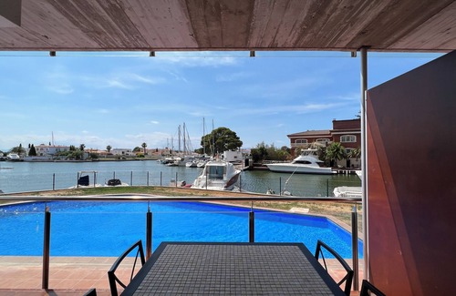 Santa Margarida Apartment | Blau Apartamento Frente a los Canales y Puestas de sol de Roses