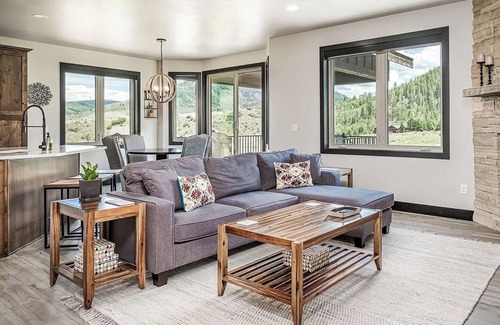 Oak Creek House | Blend of luxury and style in this brand new 4-bedroom rental home.