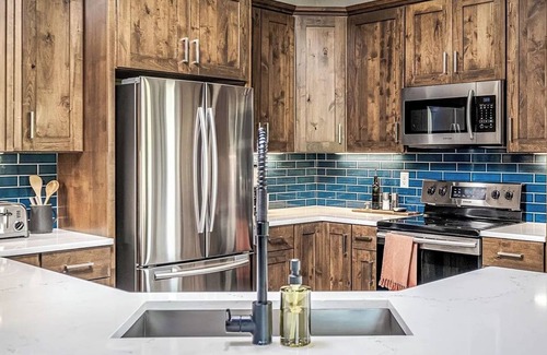 Oak Creek House | Blend of luxury and style in this brand new 4-bedroom rental home.