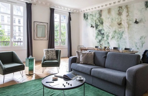 Arts-et-Metiers Apartment | BLENDING CLASSIC PARISIAN STYLE WITH MODERN DECOR: BONNE NOUVELLE
