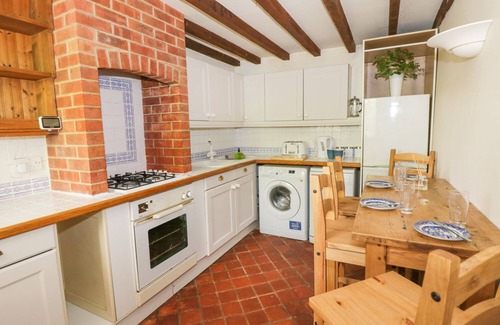 Woodstock Cottage | BLENHEIM EDGE, THE CAUSEWAY, pet friendly in Woodstock
