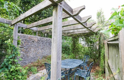 Woodstock Cottage | BLENHEIM EDGE, THE CAUSEWAY, pet friendly in Woodstock