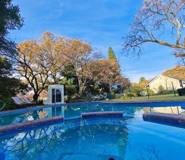 Greater Johannesburg Metropolitan Area House | Blessed Luxury Cottage into Nature in Sandton Apartment in Sandton