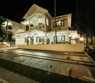 Oro Oro Ombo House | Blessed Vintage Villa Batu Malang