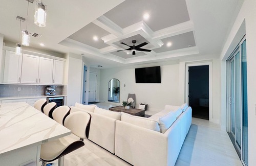 South Venice House | BlessedVeniceOasis, Luxury Beach House - 5 Minutes to Beach, Brand New!