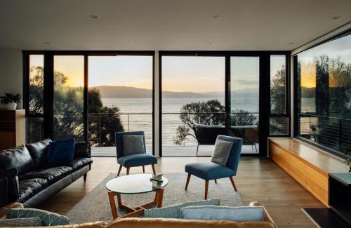 South Arm House | Blessington Beachside Retreat -38km to CBD