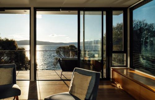 South Arm House | Blessington Beachside Retreat -38km to CBD