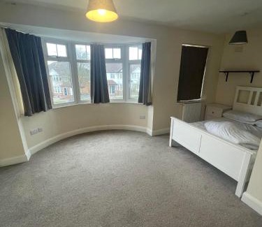 Potters Bar House | Bling Paradise