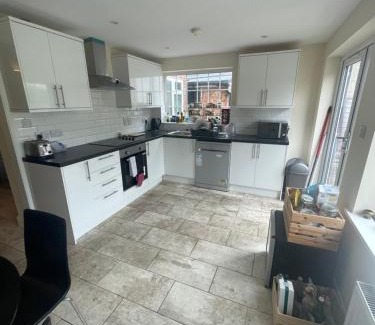 Potters Bar House | Bling Paradise