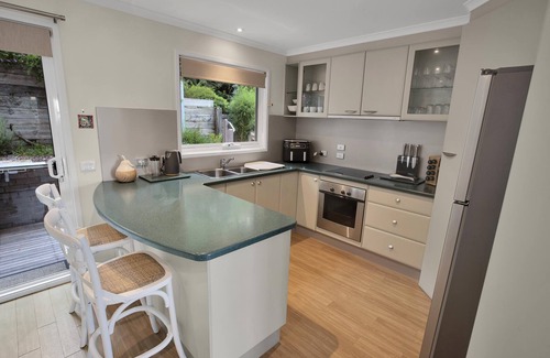 Metung House | Bliss by the Bay - Located along the beautiful Metung foreshore walks