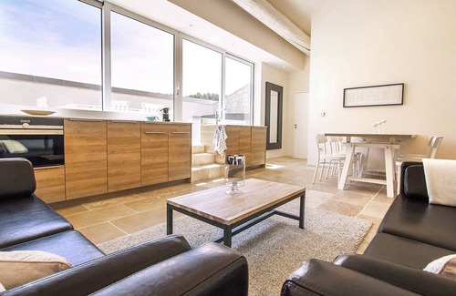 Villeseque-des-Corbieres Apartment | Blissful Stay in Mandourelle