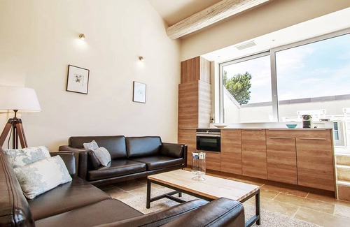 Villeseque-des-Corbieres Apartment | Blissful Stay in Mandourelle