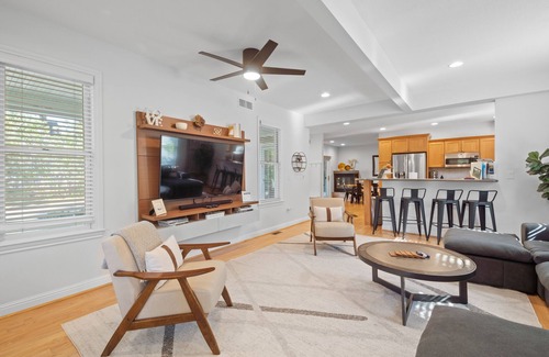Boyne City House | "Bliss" Modern 8 beds! Sleeps 15! 2 min to beach!