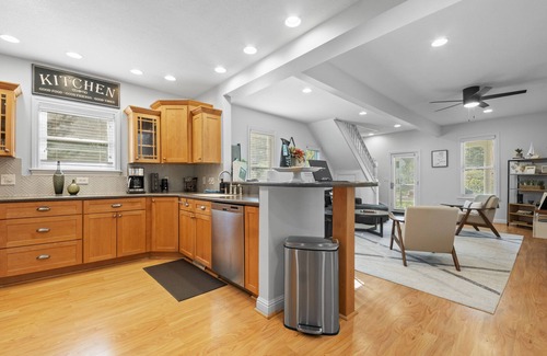 Boyne City House | "Bliss" Modern 8 beds! Sleeps 15! 2 min to beach!