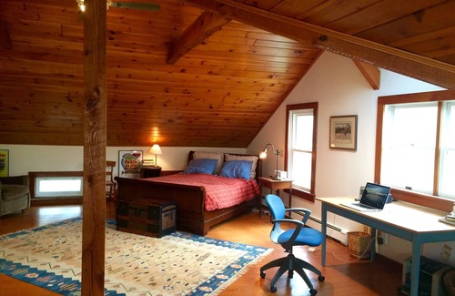 Red Hook Other | Blissful 1848 Farmhouse: AVAILABLE THANKSGIVING 2025