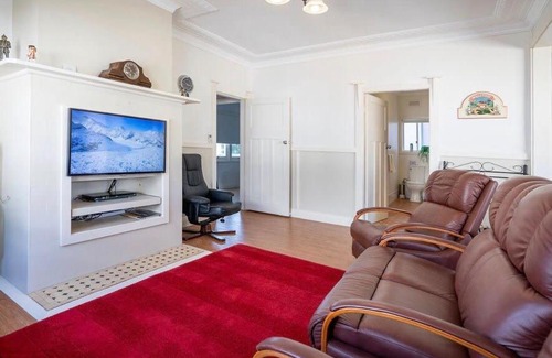 Balgownie House | Blissful Beach Escape in Balgownie