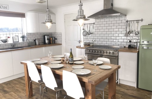 Seahouses House | BLISSFUL BEACH RETREAT TO REST AND RE THINK WHAT REALLY MATTERS ❤️ .sleeps 8