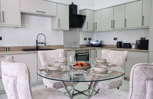 Bradford Apartment | Blissful Bradford Apartment - City Center Gem