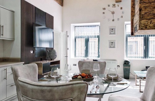 Bradford Apartment | Blissful Bradford Apartment - City Center Gem