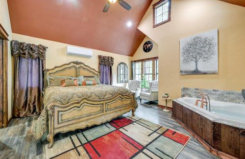 Broken Bow Apartment | Blissful Broken Bow Studio Fire Pit and Jacuzzi Tub