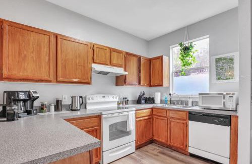 Gainesville House | Blissful Haven - Updated & Fully Equipped Condo