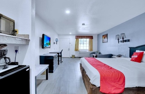 Oakville Hotel | Blissful Room Near Dairy Queen – Pool, Pets Allowed & Parking Included