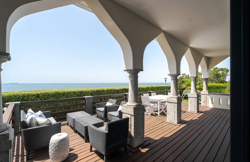 Cascais Villa | Blissful Seafront