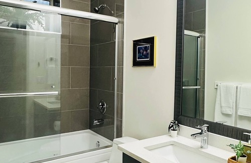 Fleetwood House | Blissful stay in Surrey suite 1