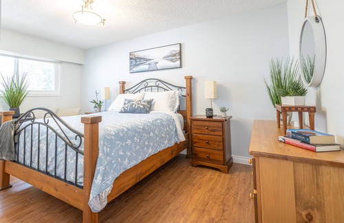 Powell River Bed & Breakfast | Blissful Sunsets and Outdoor Oasis!