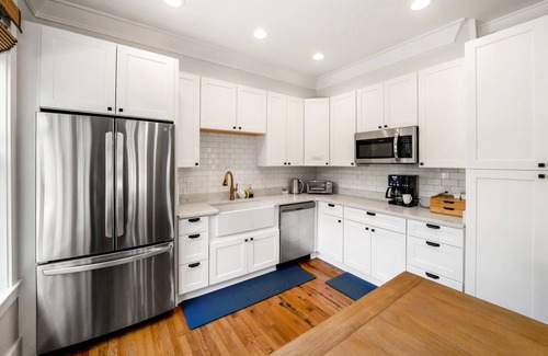 Historic Downtown Apalachicola Apartment | Block from the water, charming, newly renovated, steps to Battery Marina!