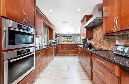 North Miami Beach Apartment | Blockchain · The Manor