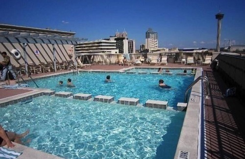 Downtown San Antonio Condo | Blocks from the River Walk ~ Beautiful San Antonio ~ Family Friendly Resort!