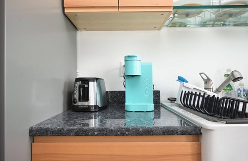Bloomfield Apartment | ♥Bloomfield Oasis ~ 5★Loc ♥West Penn H~ ♛~Parking~Elevator~WiFi~Parking