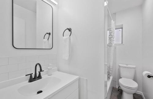 Bloomfield House | Bloomfield, Shadyside !B Spacious and Bright Private Bedroom with Shared Bathroom