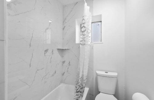 Bloomfield House | Bloomfield, Shadyside !B Spacious and Bright Private Bedroom with Shared Bathroom