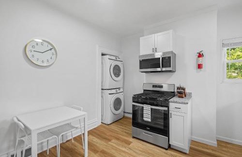Bloomfield House | Bloomfield, Shadyside !B Spacious and Bright Private Bedroom with Shared Bathroom